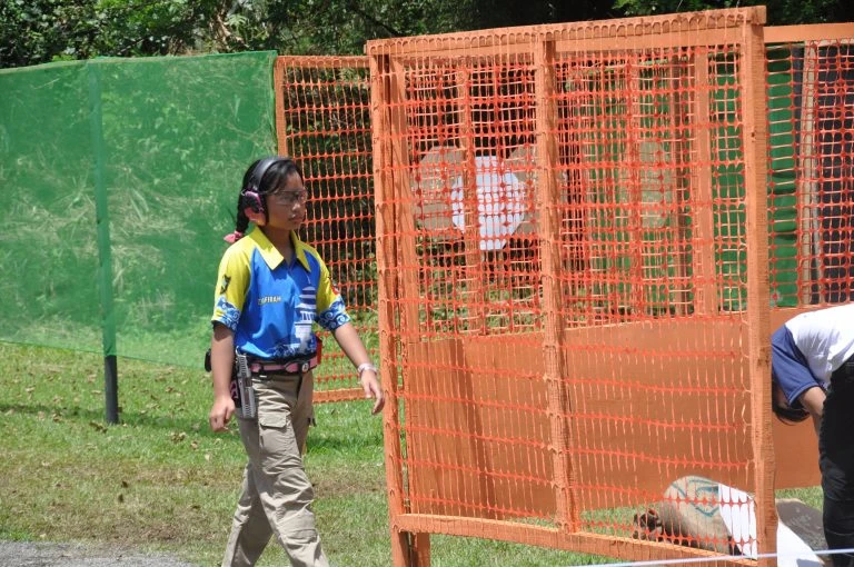 azzizah-penembak-usia-12-tahun-jadi-perhatian-penonton